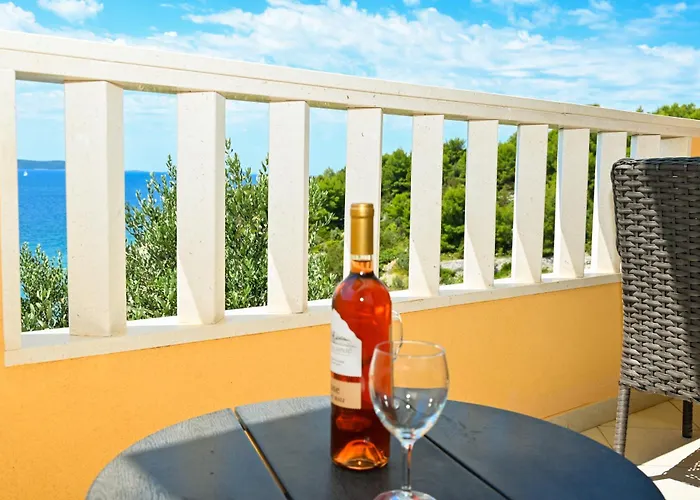 Tatinja Τρογκίρ