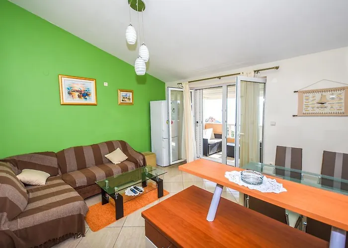 Tatinja Τρογκίρ