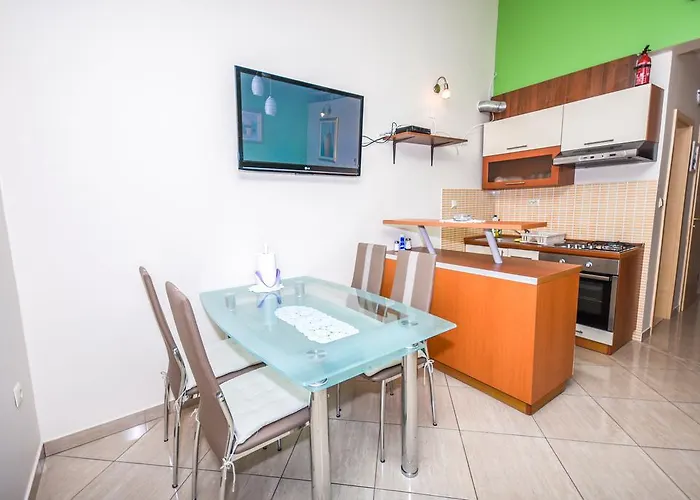 Tatinja Τρογκίρ