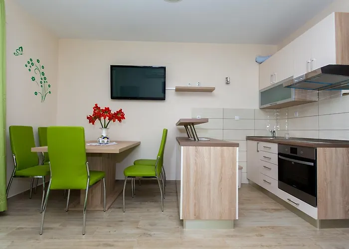 Tatinja Τρογκίρ